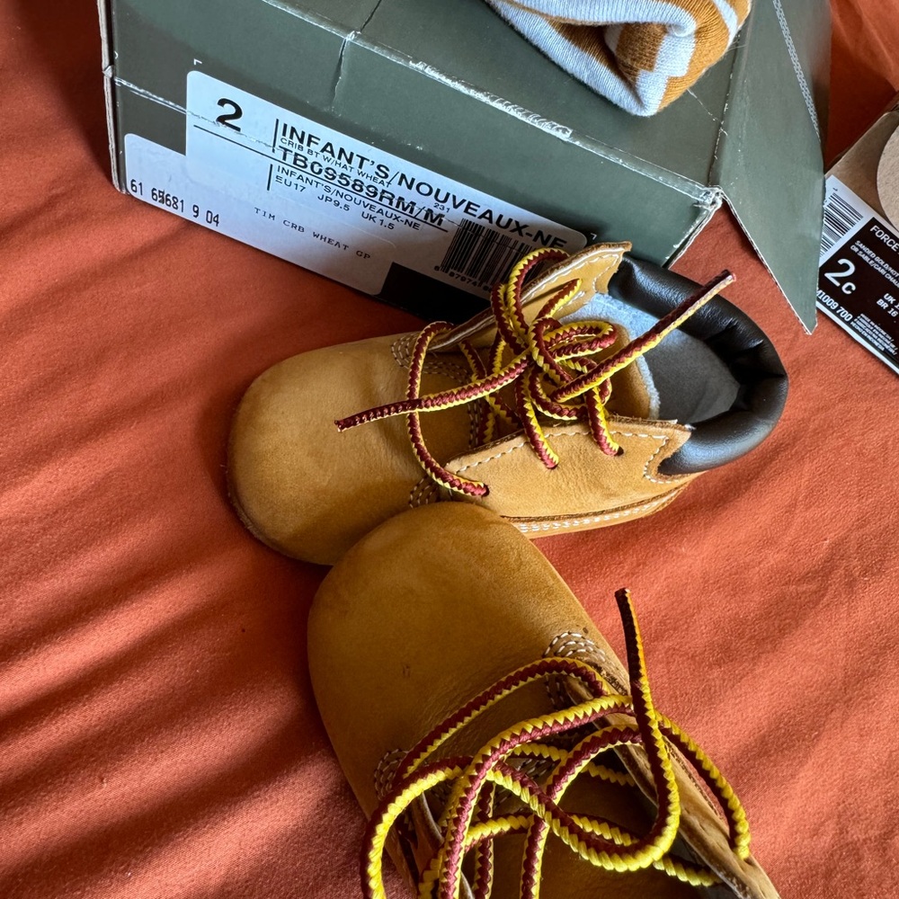 2c infant timberland boots and hat